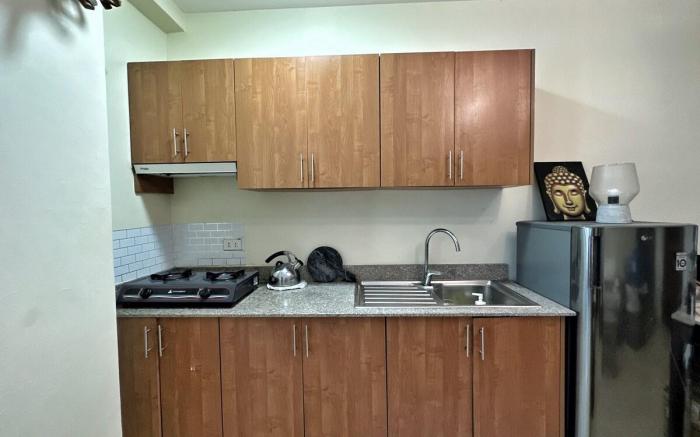 Centrally located Budget Apartment with Kitchen 