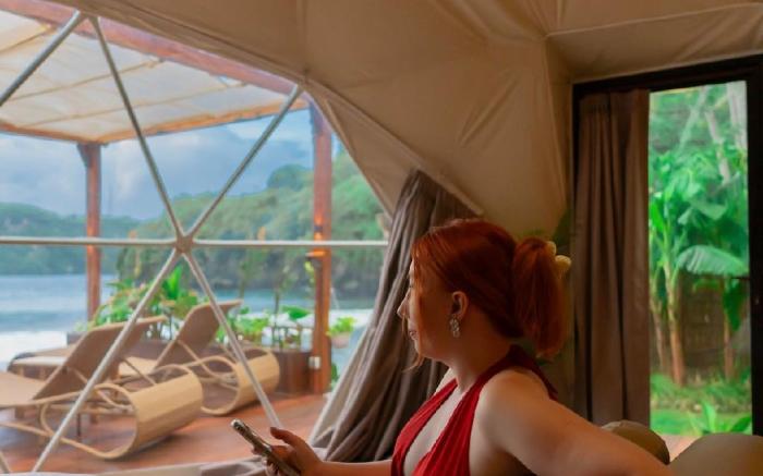 Beachfront Luxury Dome Villa on Gamat Bay