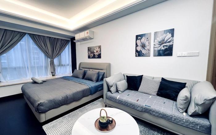 Garnet Homes @ R&F (free WiFi and 1 Car Park)