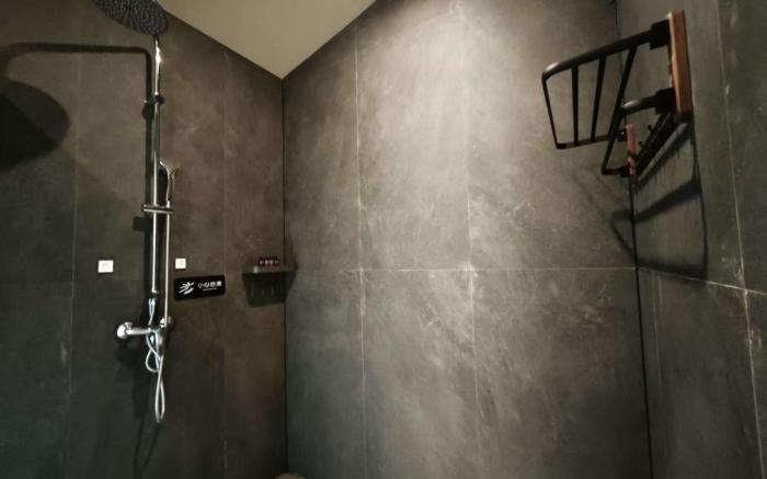 湖景泡池两房一厅