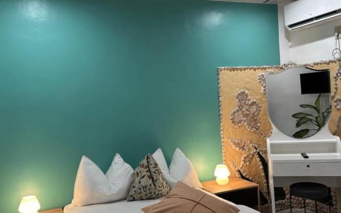 Traville Huts Palm Beach Inn