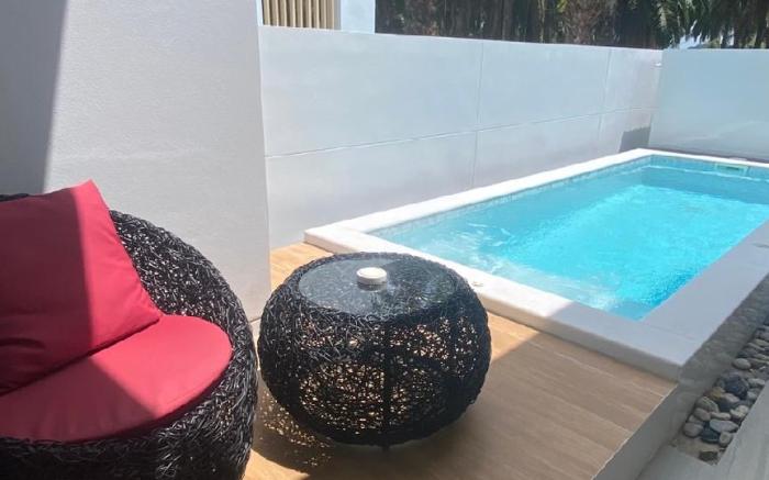 The Garnet Light Pool Villa Aonang