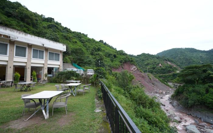 Royal Suites, Chakki Mor