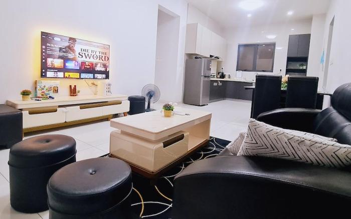 Luxury SeaView 3RB Condo @ 2-9pax Royal Strand JB
