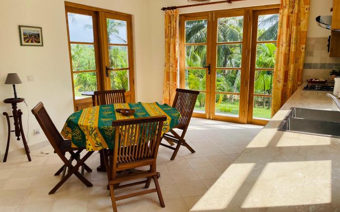Luxury French "Cannelle  lake villa"