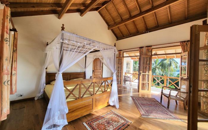 Luxury French "Cannelle  lake villa"
