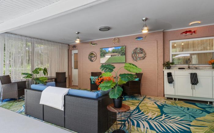 Minutes to boat ramps and beach and private pool!