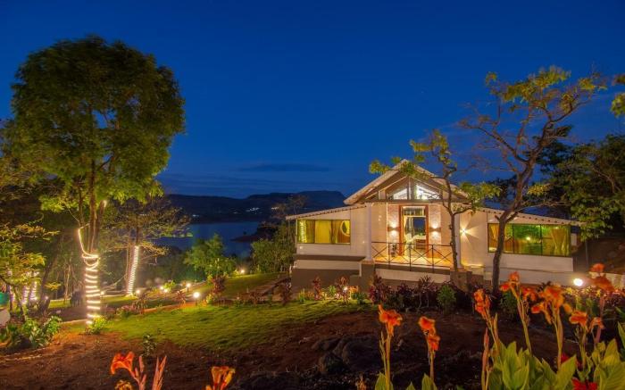 Lake Panorama  7 BHK