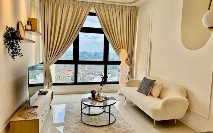 PR1603 3BR Paradigm Residence Above Paradigm Mall