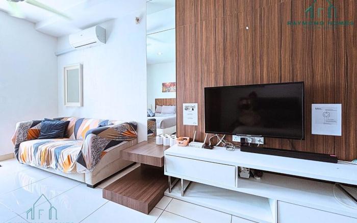 Stunning city views cozy studio
