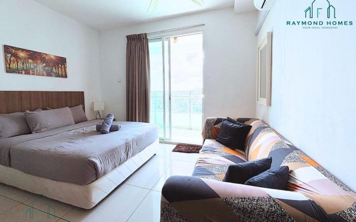 Stunning city views cozy studio