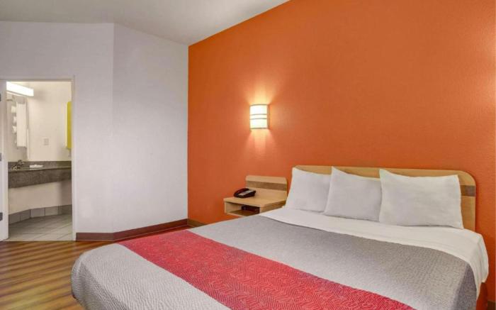 Motel 6 Lemoore, CA