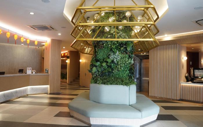 New Hollywood Hotel