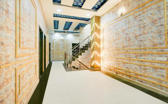 Collection O Ishwar Nagar Near Golden Temple Formerly Chahal Residency