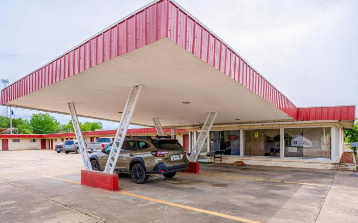 OYO Holiday Capri Motel & Rv Park