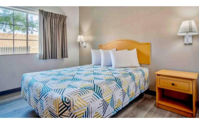 Studio 6  Bakersfield, CA - South