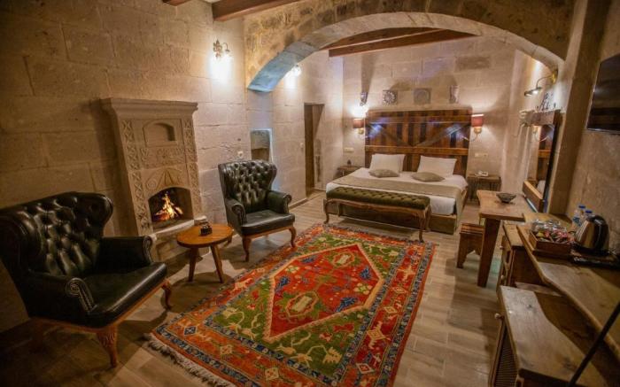 Divan Cave House
