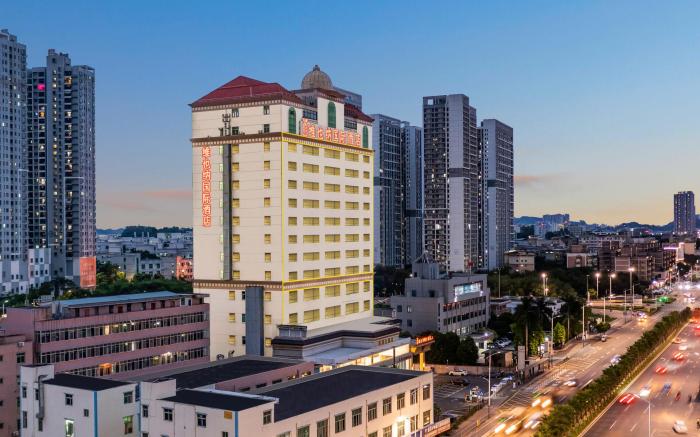 Vienna International Hotel Shenzhen Pinghu Metro Station