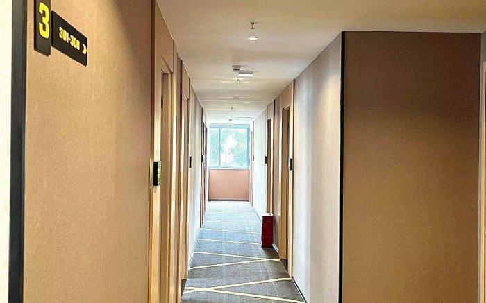 IU Hotel Shenzhen Longhua Metro Station