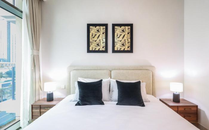 Elite LUX Holiday Homes - Dubai Creek Oasis: 2BR Luxe w/ Burj View