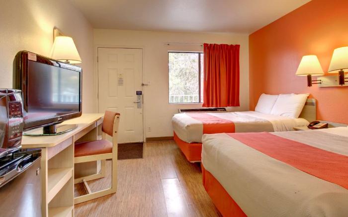 Motel 6 Des Moines, IA - North