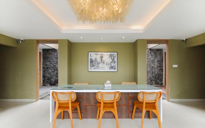 Tan's Astana Villa's by The Lavana