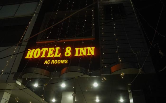 Hotel 8 Inn