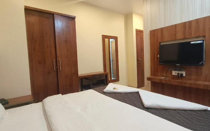 Hotel Ashraya International