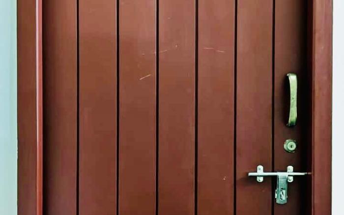 SAN3 - Spacious 1 Bed with Dining Table/Fridge