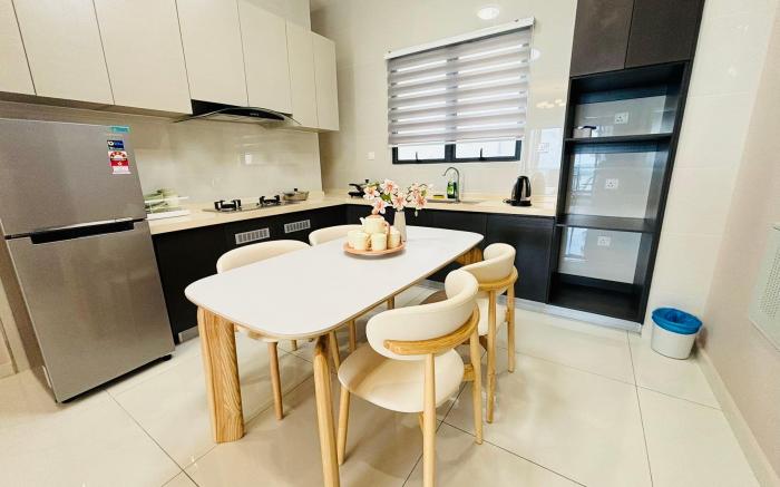 Danga Bay Seaview Laurel Coastal Retreat 