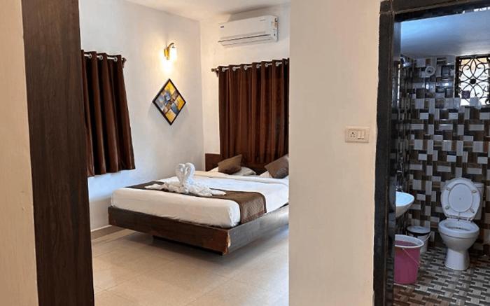 Aura rooms & swimming pool, calangute
