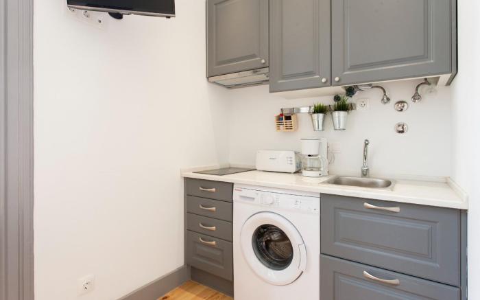 STUDIO APARTMENT LOCATED CENTRAL LISBON