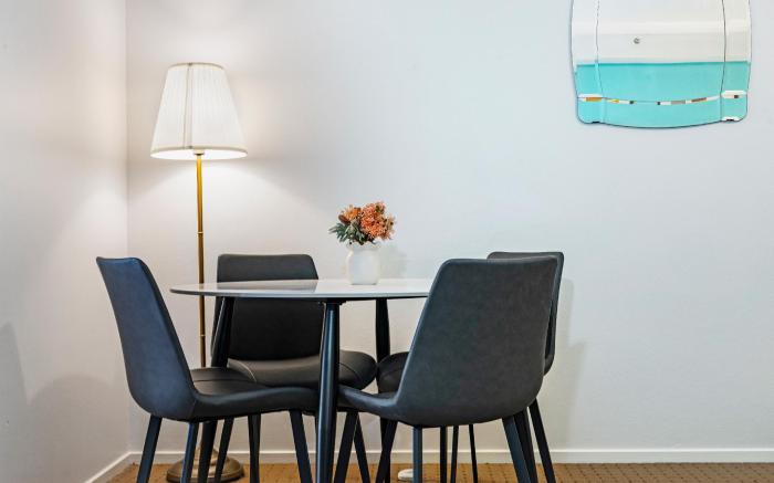 MetaWiseBnB 1Bed Next to ICC  Chinatown 23