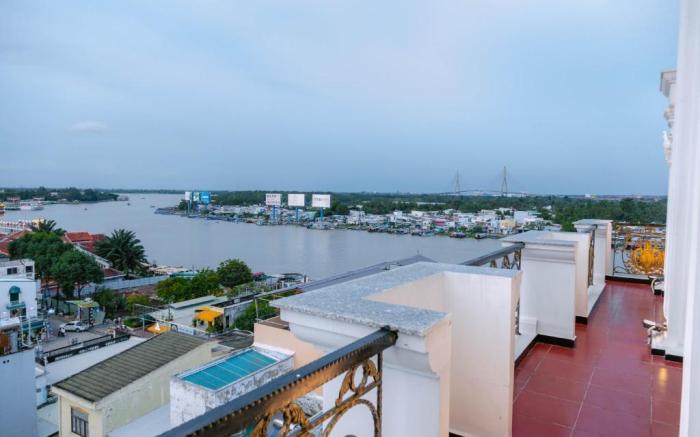 Senior Hotel