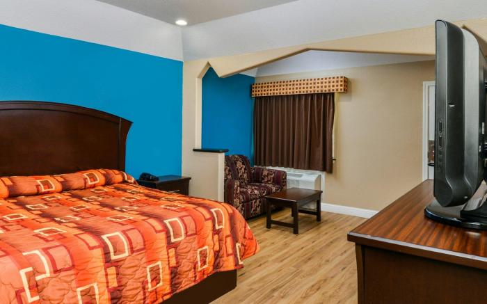 Scottish Inns and Suites Hwy 6 South