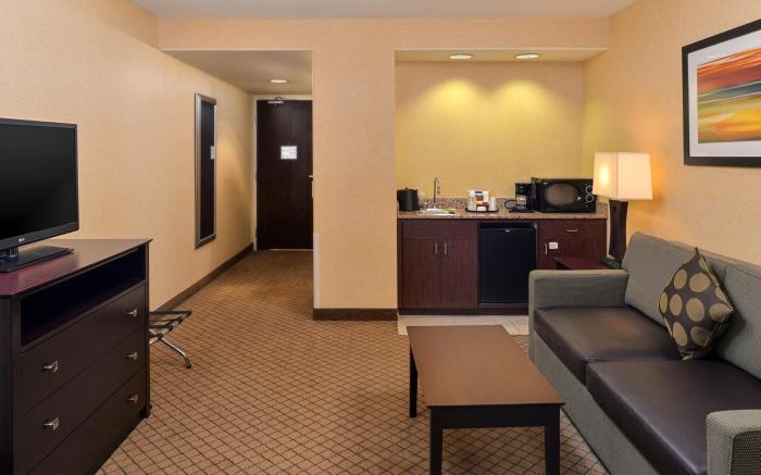 Holiday Inn Express Woodland By IHG