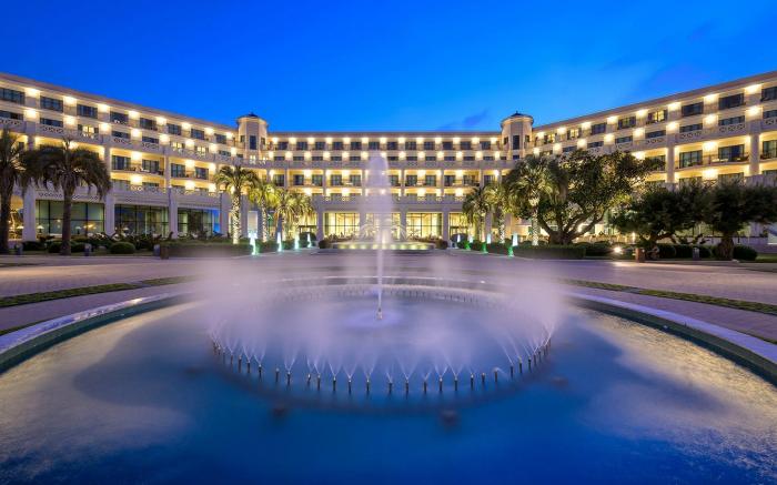 Las Arenas Balneario Resort