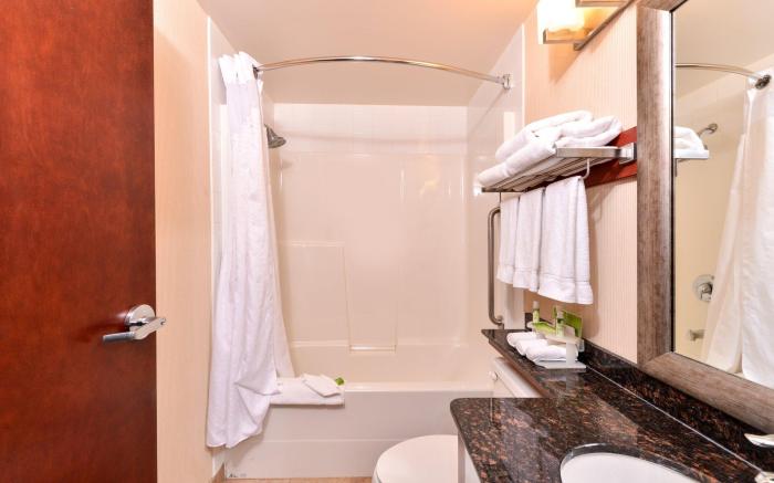 Holiday Inn Express Edmonton North By IHG