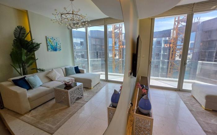 "Luxury One Bedroom Apartment | Bahrain Bay"