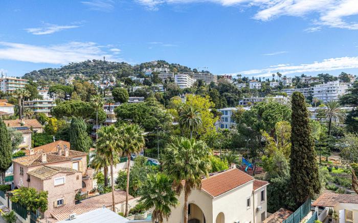 Elegance and serenity with terrace, view & A/C