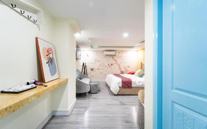 Townhouse Oak near International Airport, District Tan Binh