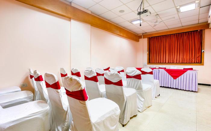 FabHotel Manoshanti, Nr Big Daddy Casino