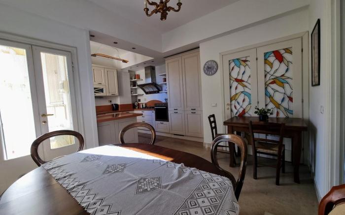 Large Family Room – With a Terrace & City Views