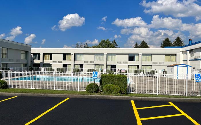 Studio 6  Suites Clarion, PA