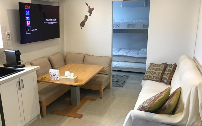 Aotearoa House NZ Style Yomitan, BBQ, Pizza Oven 