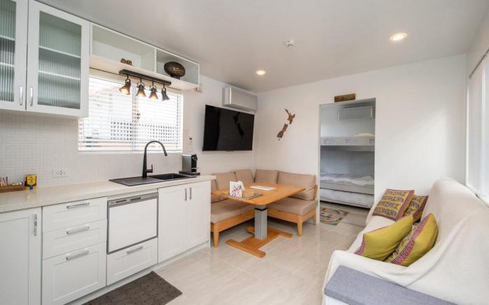 Aotearoa House NZ Style Yomitan, BBQ, Pizza Oven 