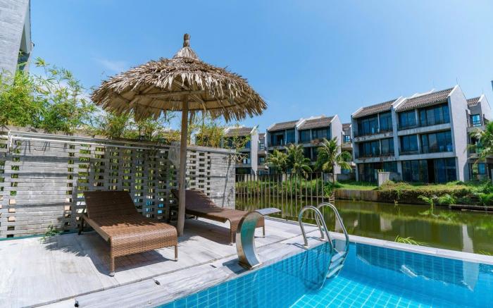 Gold  Riverside Apartment & Villa
