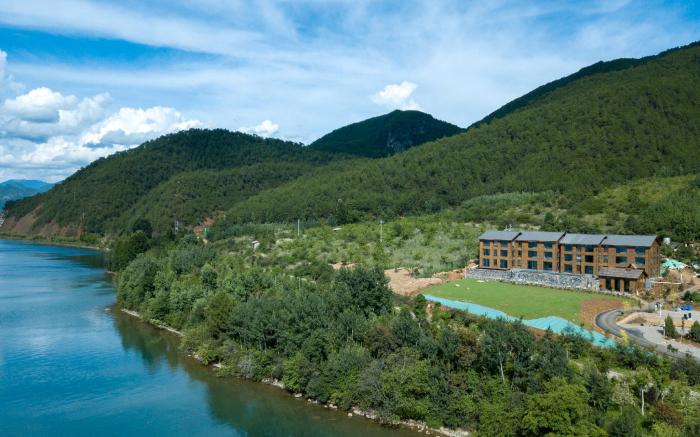 Hotel Qianshanji Lugu Lake