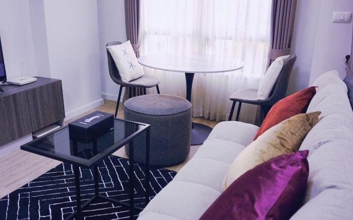 Cozy 1BR Pool Gym Balcony Walk To Central Festival