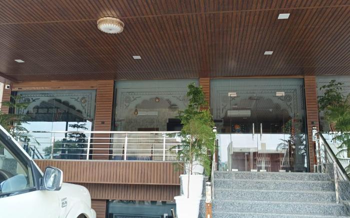 HOTEL NARAYAN VILAS